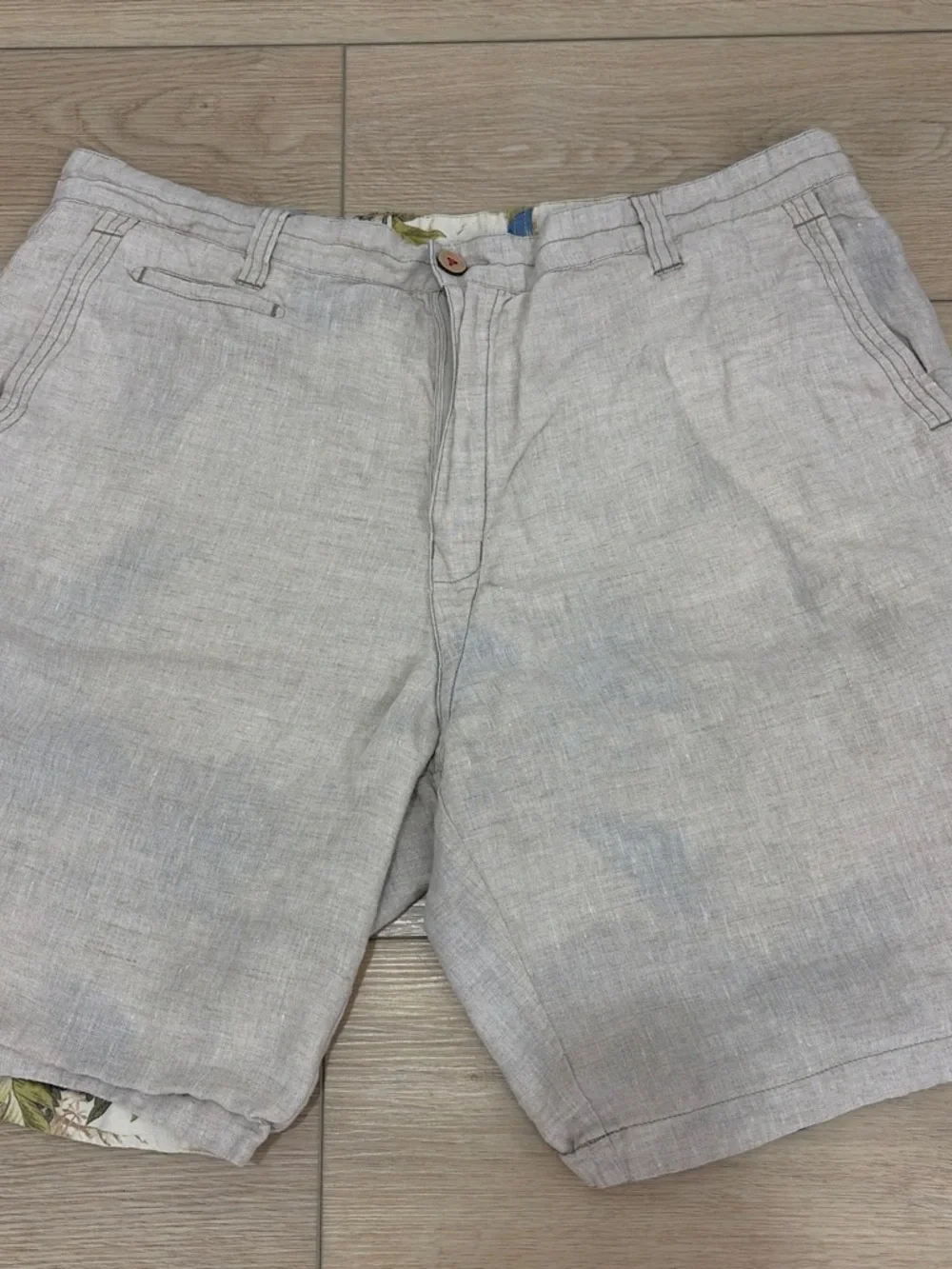 Tommy Bahama Light Beige 💯 Linen Reversible Tropical Floral Flat Front Shorts